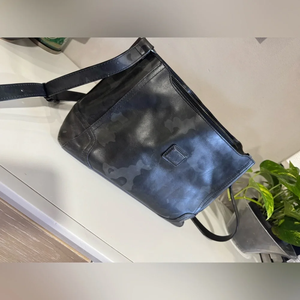 Frye Charlie Shoulder Bag real leather in Camo (black) - Picture 1 of 11
